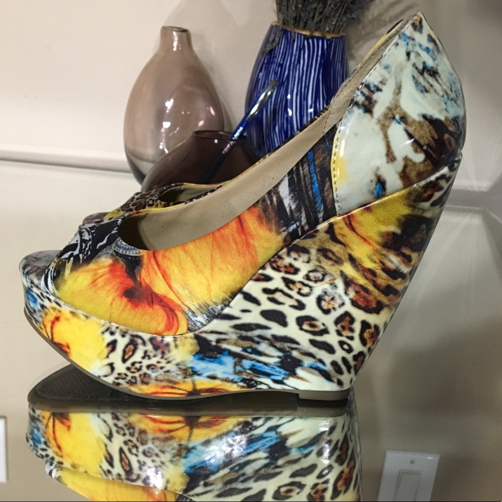 ZIGI SOHO WEDGE HEELS SIZE 6 1/2